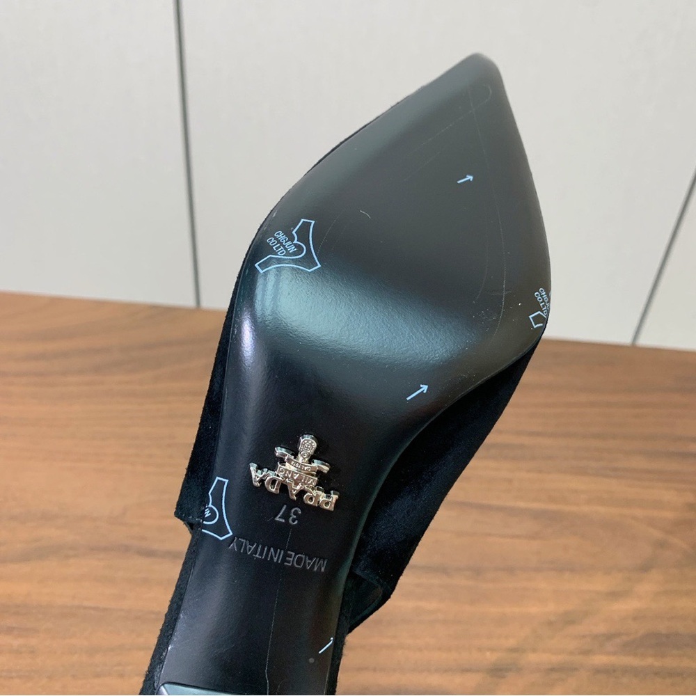 Prada Sophisticated Black Pointed Heels - Picture 9 of 9